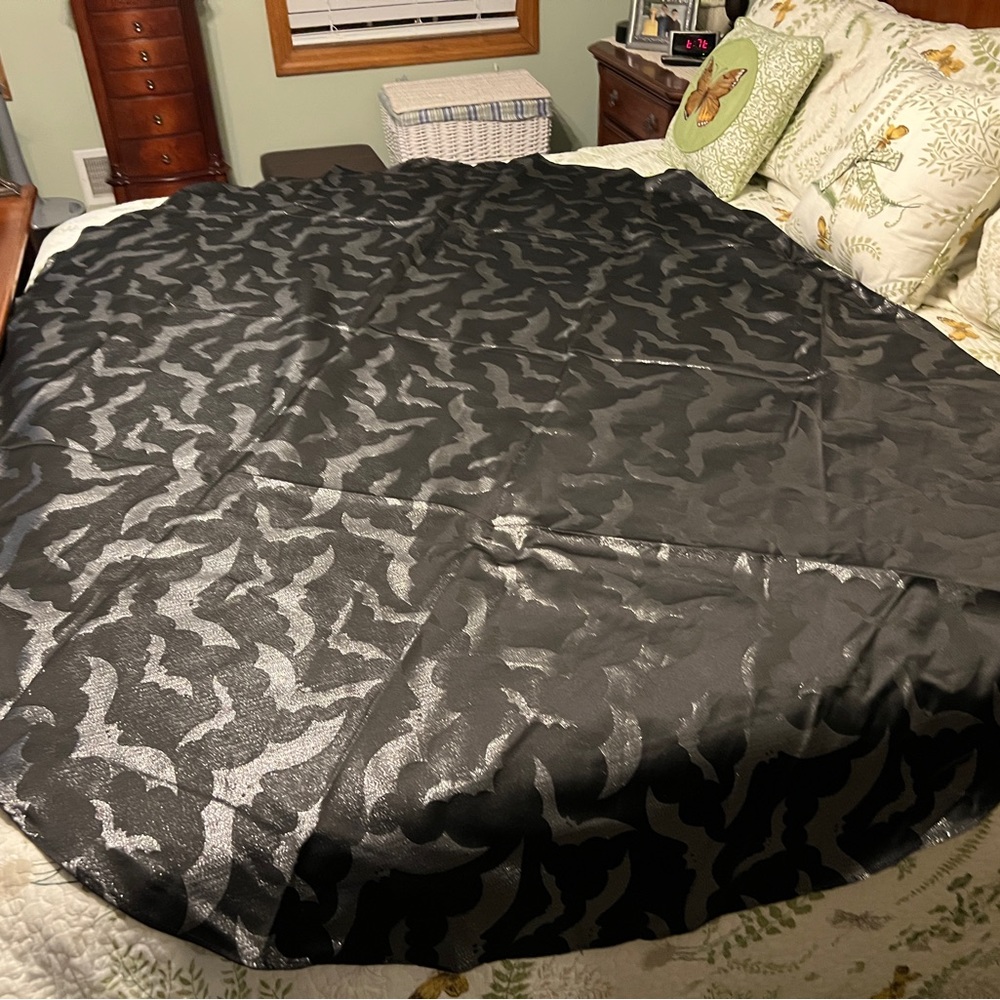 Halloween Tablecloth with Bats.  60 X 84 Oval.
